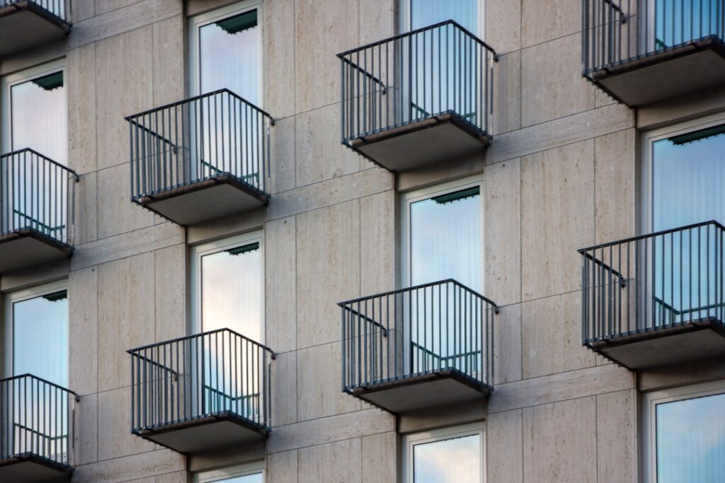 Amenajarea balconului: Idei pentru a te bucura de spațiul exterior