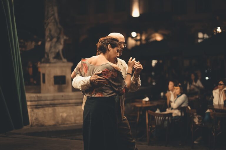 Photo Cum să-ți Găsești Pasul în Lumea Dansului Latino: Sfaturi pentru Tinerii Dansatori de Salsa
