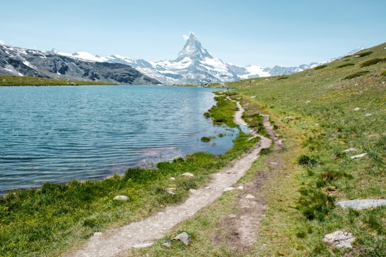 Photo Hiking trail