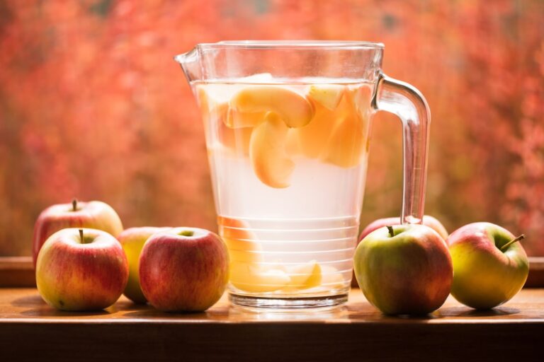 Photo Fruit-infused water