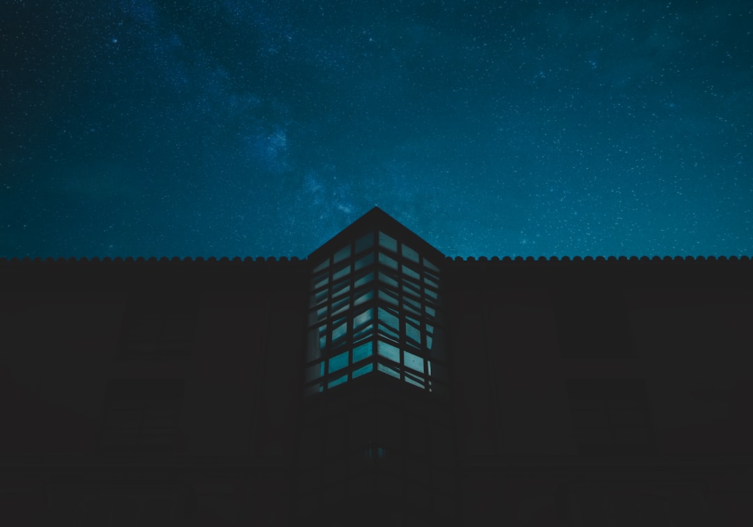 Photo watches at night